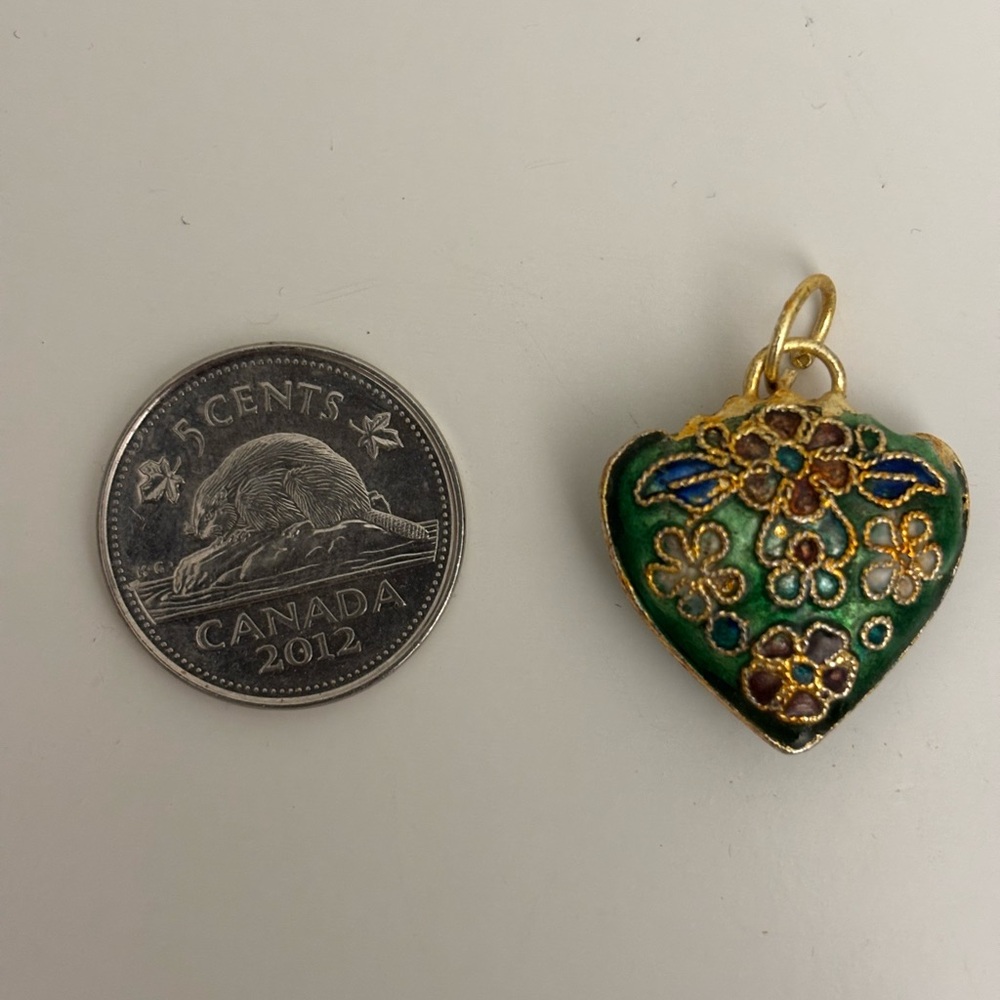 Vintage Chinese Green Floral
Heart Pendant